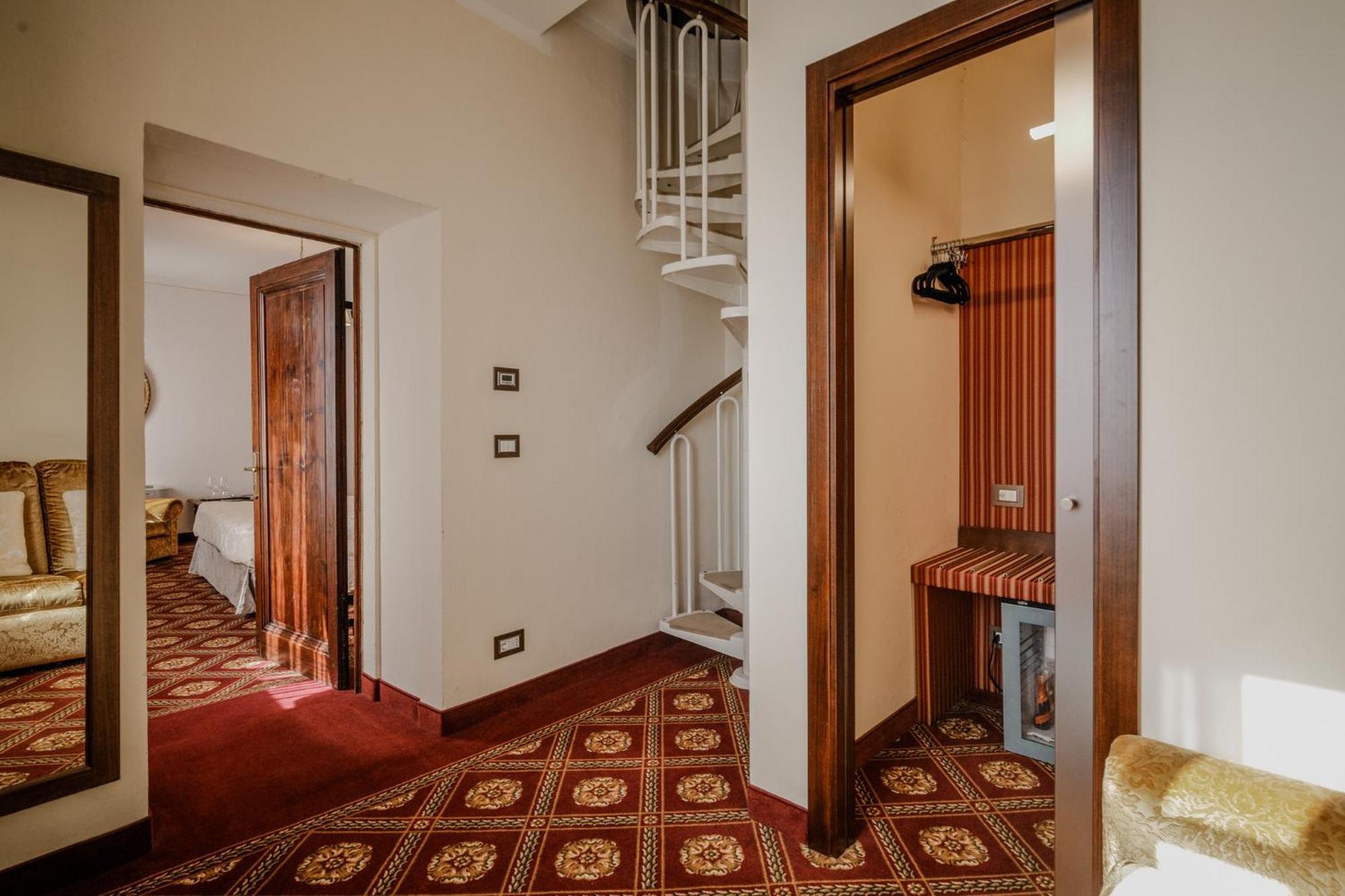 Villa Lecchi Hotel Wellness กอลเลวัลเดลซา ภายนอก รูปภาพ