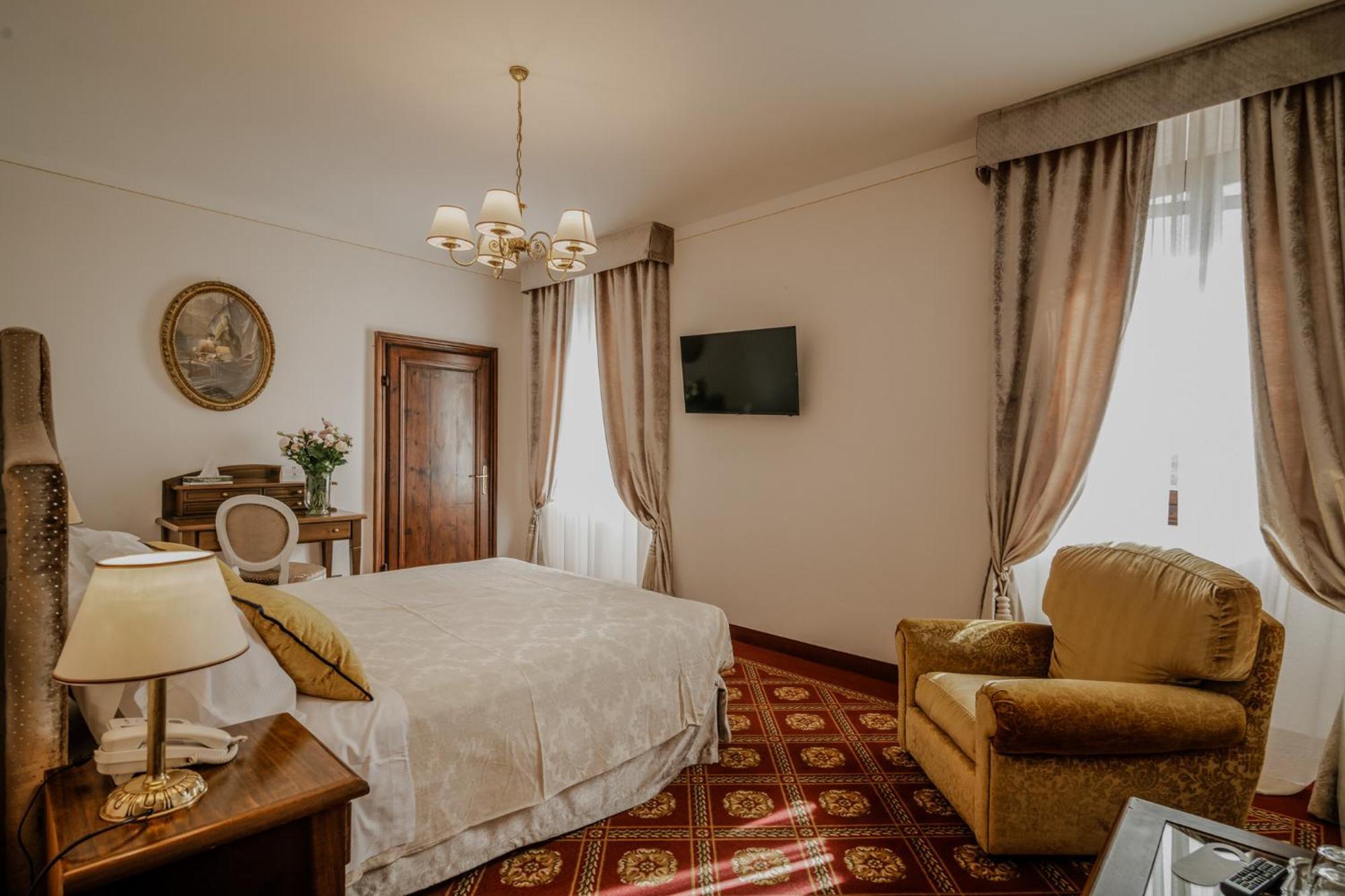 Villa Lecchi Hotel Wellness กอลเลวัลเดลซา ภายนอก รูปภาพ