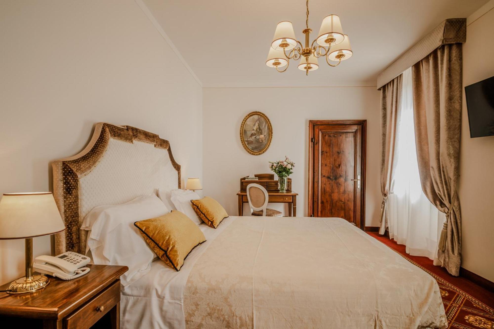 Villa Lecchi Hotel Wellness กอลเลวัลเดลซา ภายนอก รูปภาพ